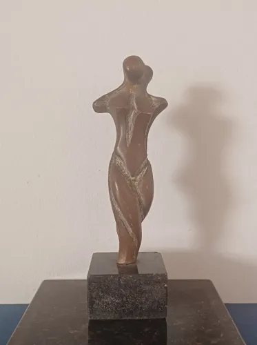 Celina Lisboa - Escultura em bronze assinada - 15 cm