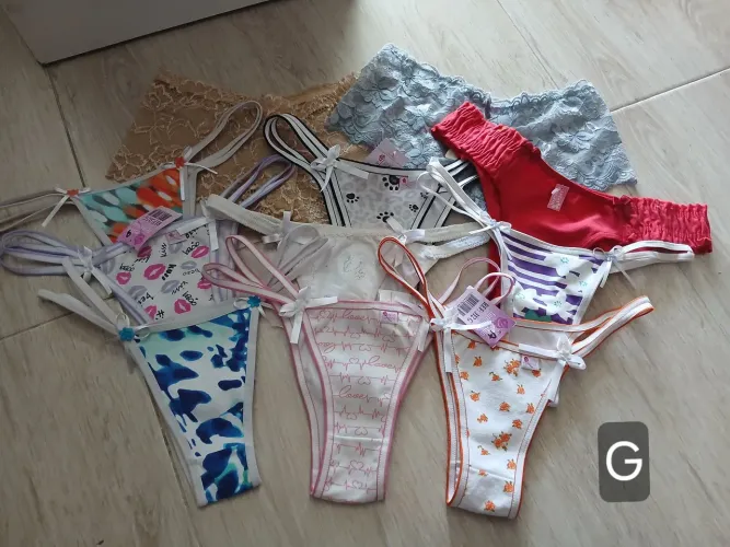 Lote de lingeries com 100 peças