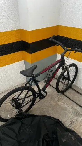 Bicicleta com marcha em perfeito estado 