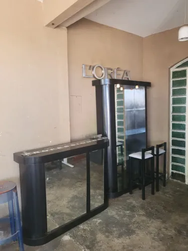 Balcão barzinho e banquetes espelhados 