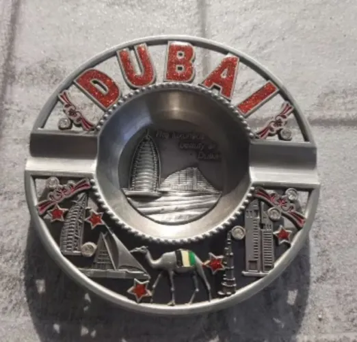Souvenir de Dubai em metal prato decorativo 13cm diâmetro