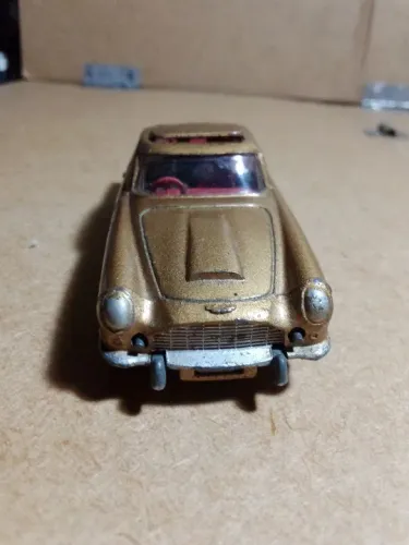 Miniatura Brinquedo antigo Aston Martin DB5, 1:43 CORGI, 007 contra Goldfinger déc 60.