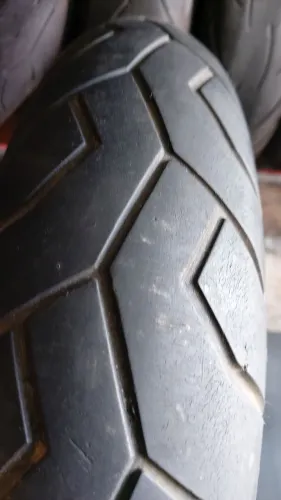 Pneu dianteiro p/ xj6, fazer600, mt07, cb650f, cb1000r, srad750, mt09,cb500f, cb500x etc 