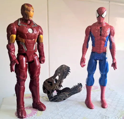 Bonecos Homem de Ferro, Homem Aranha e King Kong