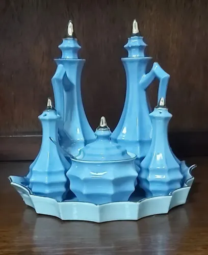 LINDO GALHETEIRO EM PORCELANA