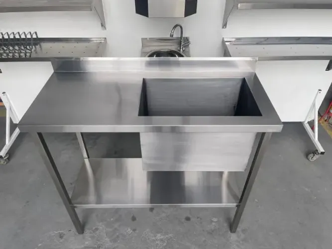 Bancada com prateleira e cuba grande - fabricada em inox