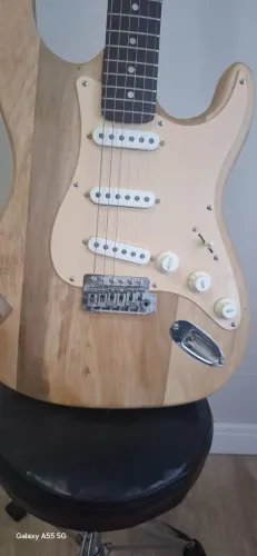 Guitarra Eagle Stratocaster Corpo Natural - Joinville/SC