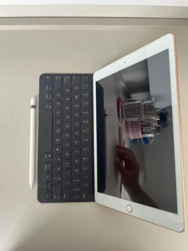 Ipad 7ª Geração + Apple Pencil + Apple Keyboard