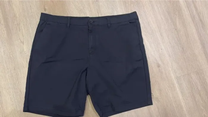 Bermuda social Calvin Klein azul escuro