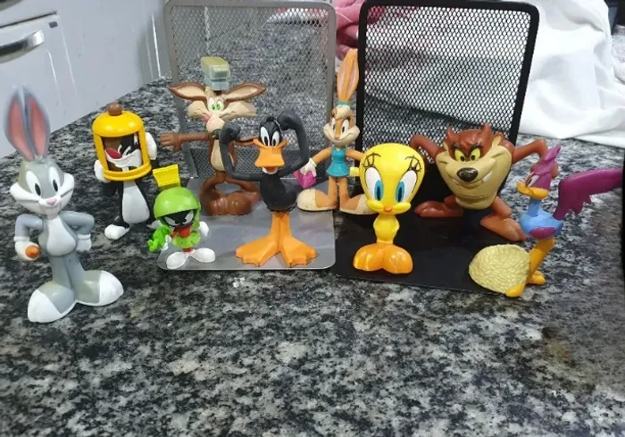 Coleção de Miniaturas Turma dos Looney Tunes com 9 personagens