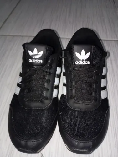 Tênis Adidas