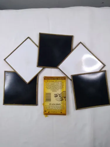 Porta copos e etiquetas para vinhos importados 