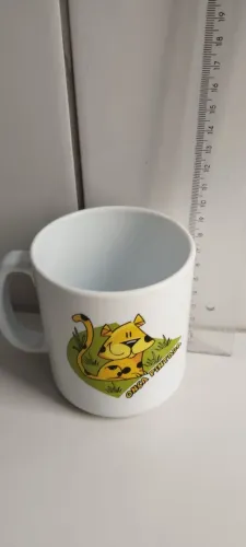 Caneca de plástico branca