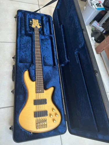 Baixo Schecter Diamond Series