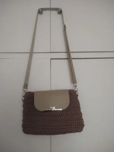 Bolsa de Ombro Artesanal - Elegância e Estilo
