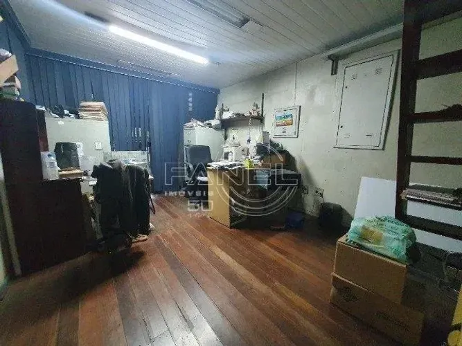 Casa comercial na Avenida Eliseu de Almeida