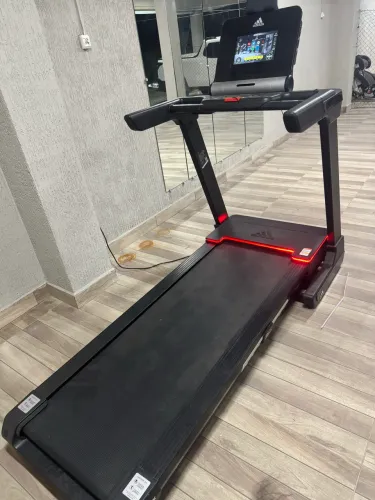 Esteira adidas Wi-Fi T19x de39 por 20