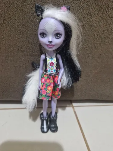 Boneca Enchantimals Sage Skunk Mattel