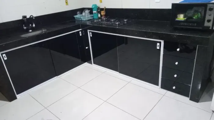 Armário de pia com gavetas