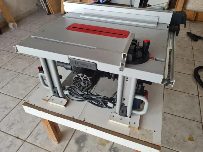 Esquadrejadeira de bancada bosch GTS 10J
