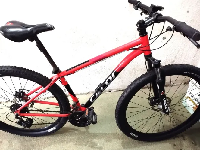 Bicicleta Caloi aro 29, mil reais