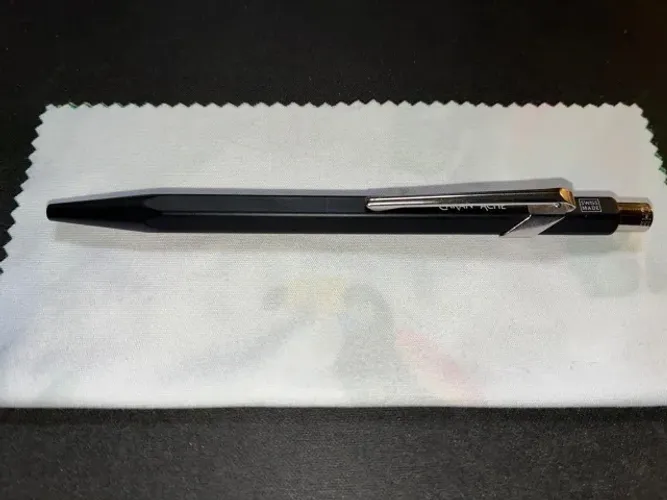 Caneta Caran D'Ache 849 Black - Nova