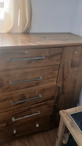 Cômoda grande, 5 gavetas e uma porta