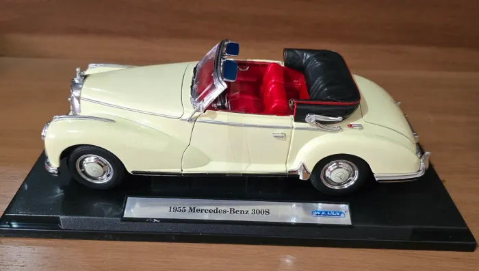 Miniatura Mercedes 300s 1/18