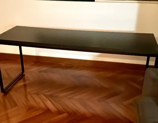 Mesa preta de escritório