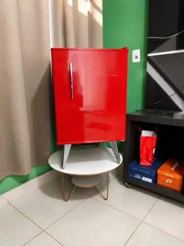 Frigobar Brastemp Retrô Vermelho - Estilo e Funcionalidade em Perfeito Estado!