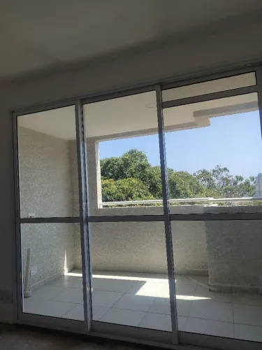 Porta Balcão de Correr Alumínio Branca + Vidro - Nova, Ótimo Estado
