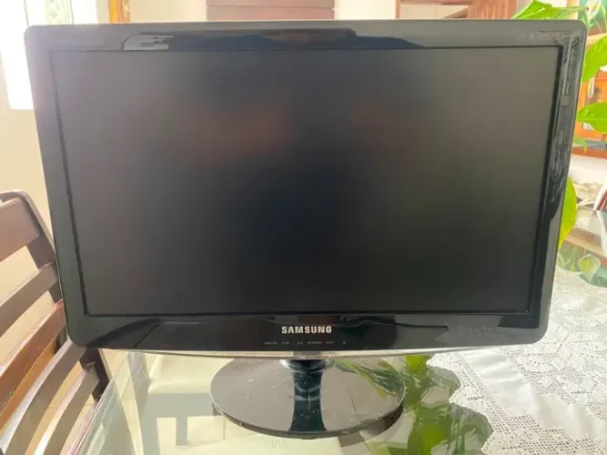 Monitor SAMSUNG LCD 20 polegadas - com manchas na tela