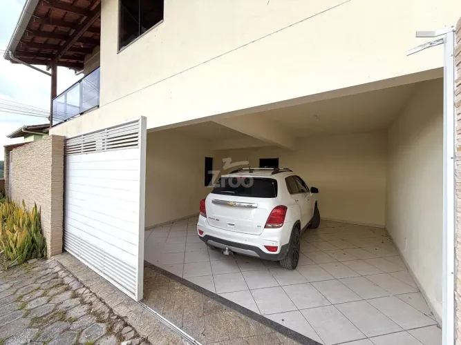 Casa com 5 dormitórios para alugar, 206 m² por R$ 3.500/mês - Água Verde - Blumenau/SC
