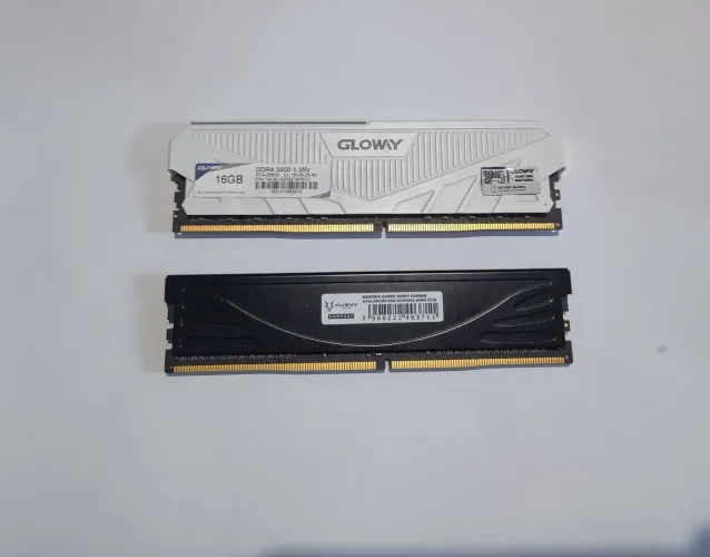 24GB GLOWY E HUSHY PERFEITAS CONDIÇÕES 