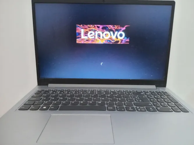 Notebook Lenovo Core I3 seminovo