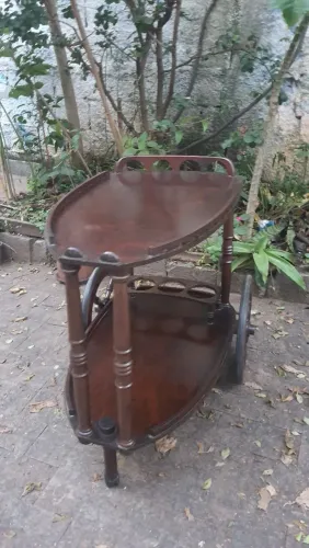 Clássico Carrinho de Bebidas em Madeira Nobre