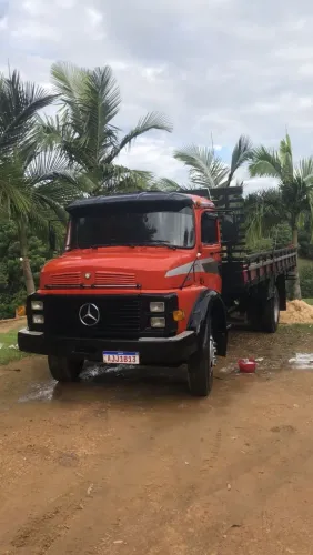 Caminhão toco 