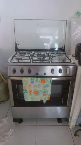VENDE-SE 1 BALCÃO 1 EXPOSITOR DE BEBIDAS 1 FOGÃO DE 5 BOCAS 1 FREZER E 1 CIGARREIRA. 