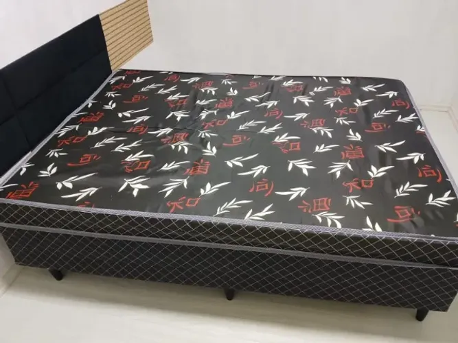 Vendo cama box de casal, em excelente estado de conservação.