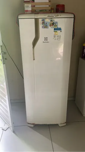 Geladeira semi nova 