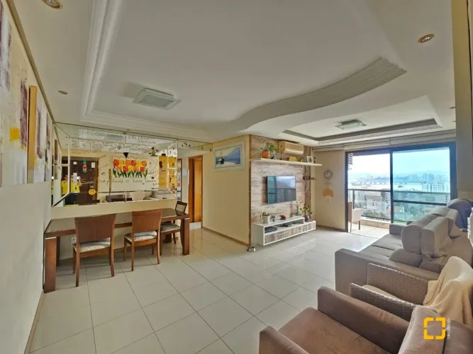 Excelente apartamento para venda no bairro Coqueiros, Florianópolis/SC, com vista para o m