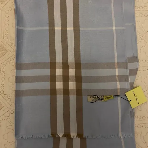 Lenço azul claro xadrez Burberry