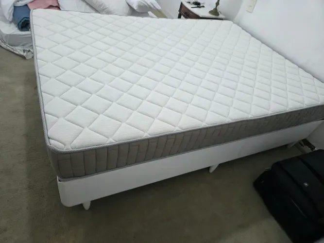 VENDO COLCHÃO + BOX .