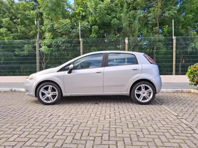Fiat Punto Attractive 1.4 Fire Flex 8V 5P 2011