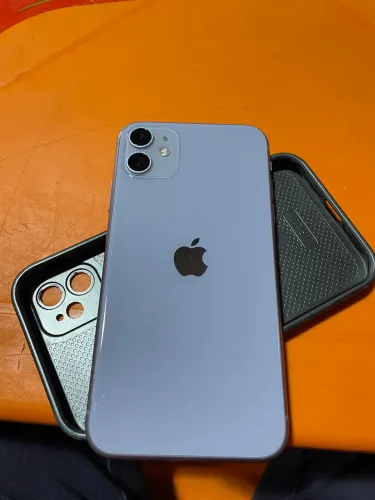 iPhone 11 lilás 64 g