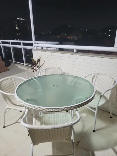Vendo mesa jardim alumínio com 4 cadeira acompanha sombreiro 