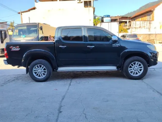 Toyota Hilux CD SRV D4-d 4X4 3.0 TDI Dies 2013