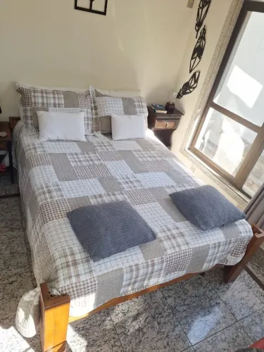 CAMA DE CASAL EM MADEIRA MACIÇA TAUARI