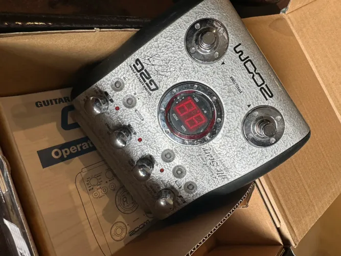 Pedaleira Zoom G2G George Lynch ?Mr. Scary? Signature Edition