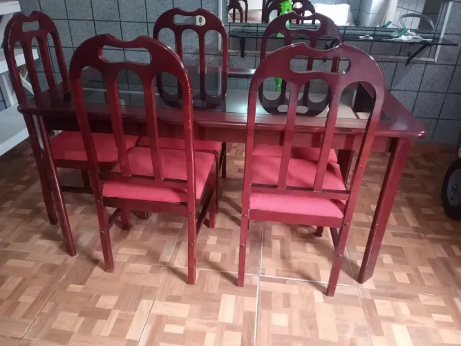 Mesa de madeira com vidro reforçado 450.00
